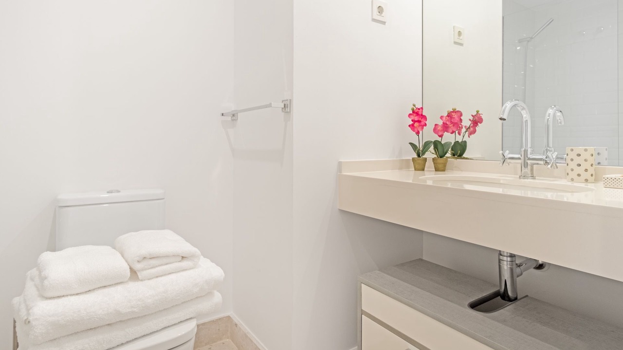 Photo of Bathroom in Trafalgar