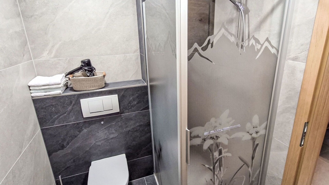 Photo of Bathroom in Plangeross