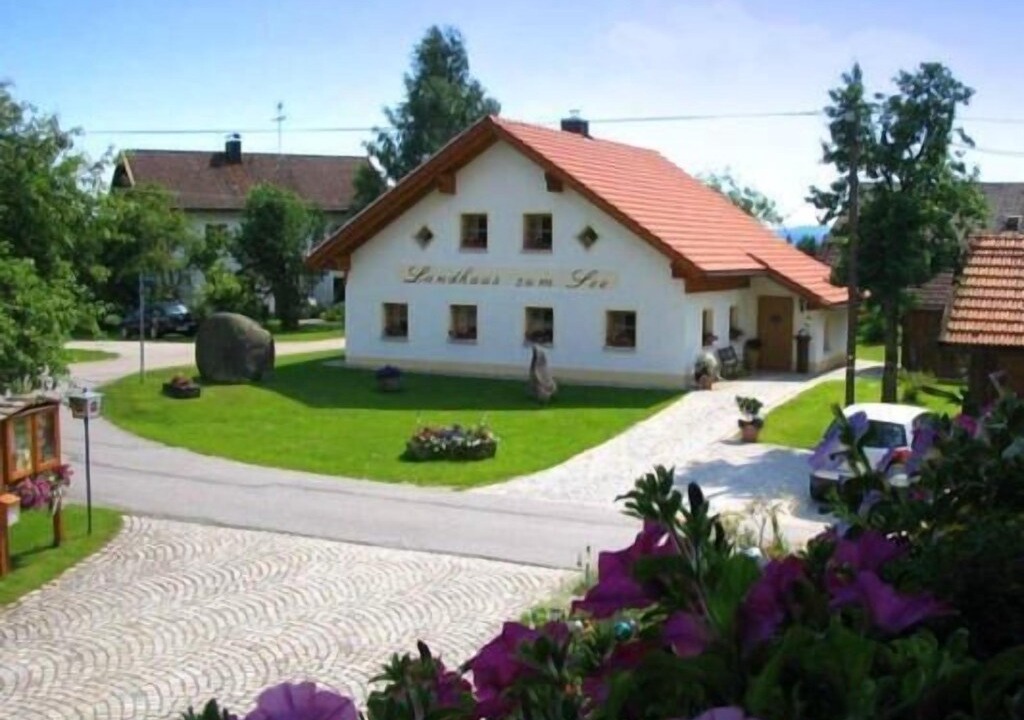 Photo of Others in Neureichenau