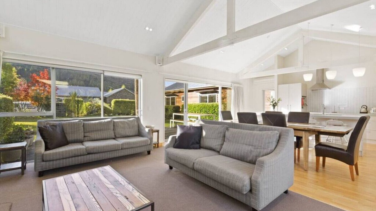 Photo of Livingroom in Arthur's Point