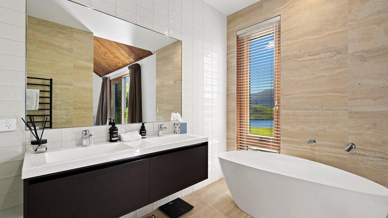 Photo of Bathroom in Lake Hayes