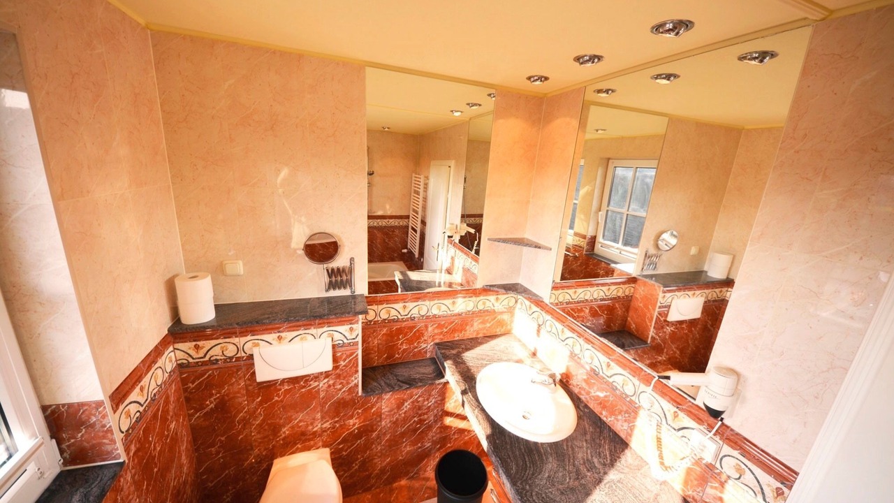 Photo of Bathroom in Gross Zicker