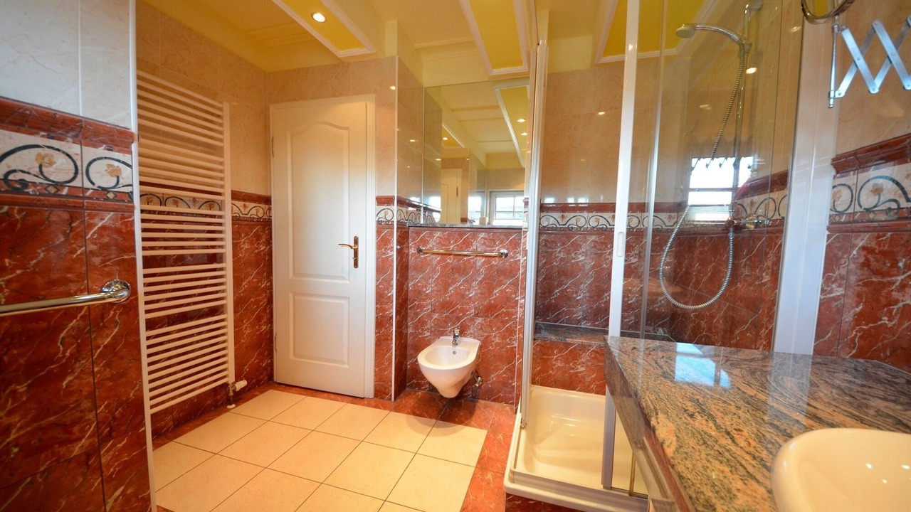 Photo of Bathroom in Gross Zicker