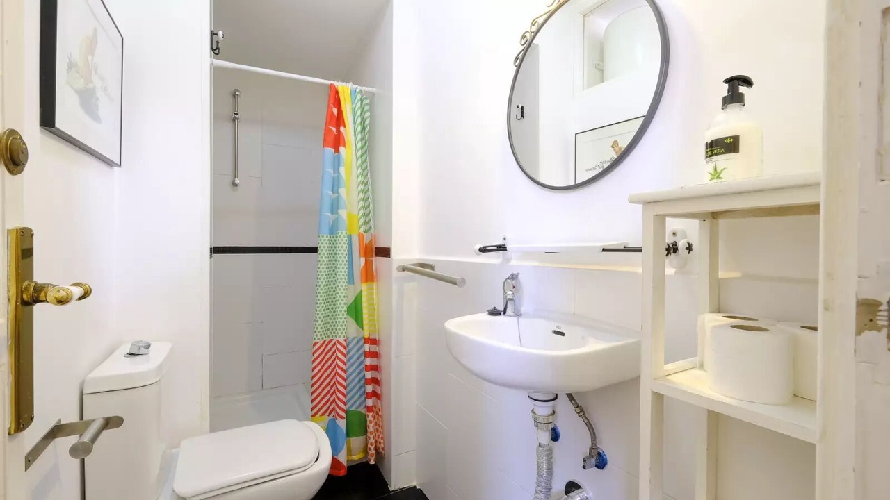 Photo of Bathroom in Trafalgar