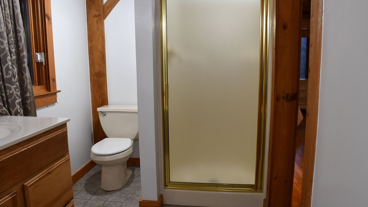 Photo of Bathroom in Laurel Ridge