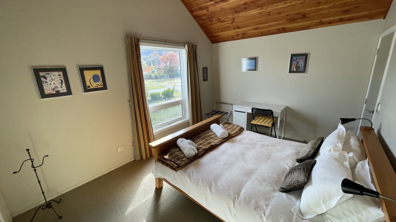 Photo of Bedroom in Lake Hayes