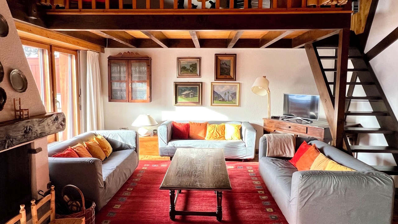 Photo of Livingroom in Lens