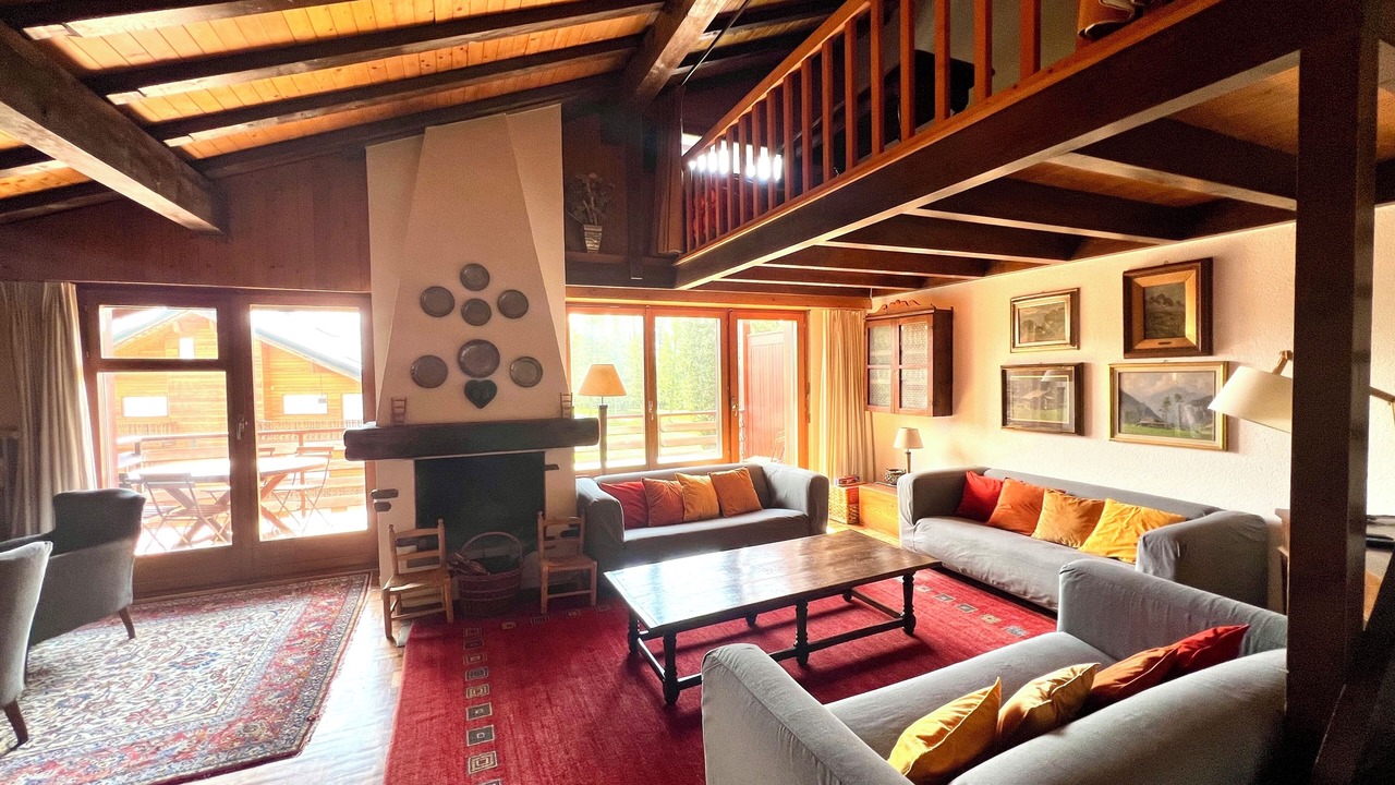 Photo of Livingroom in Lens