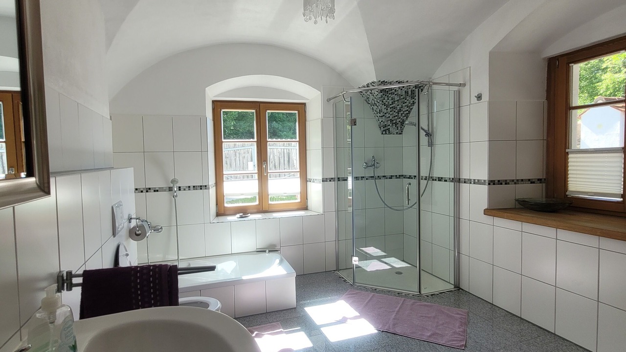Photo of Bathroom in Rott