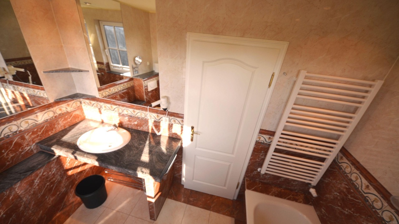 Photo of Bathroom in Gross Zicker