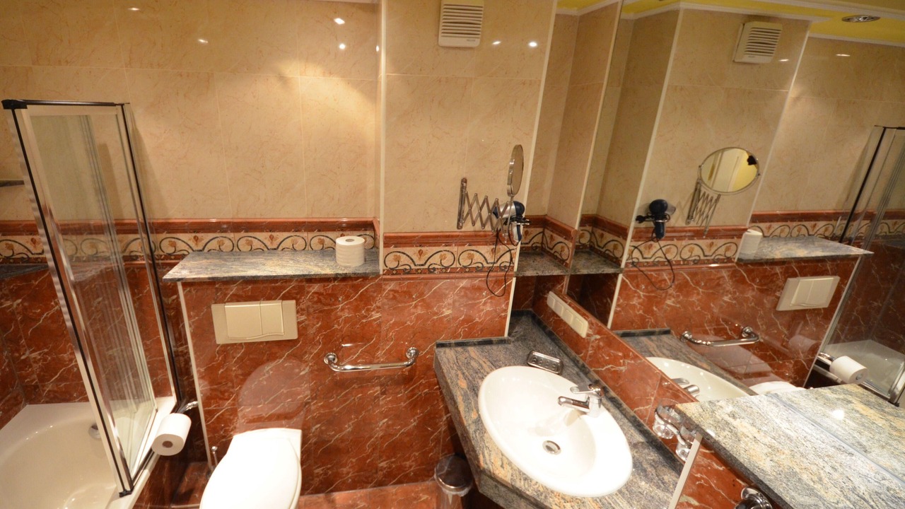 Photo of Bathroom in Gross Zicker