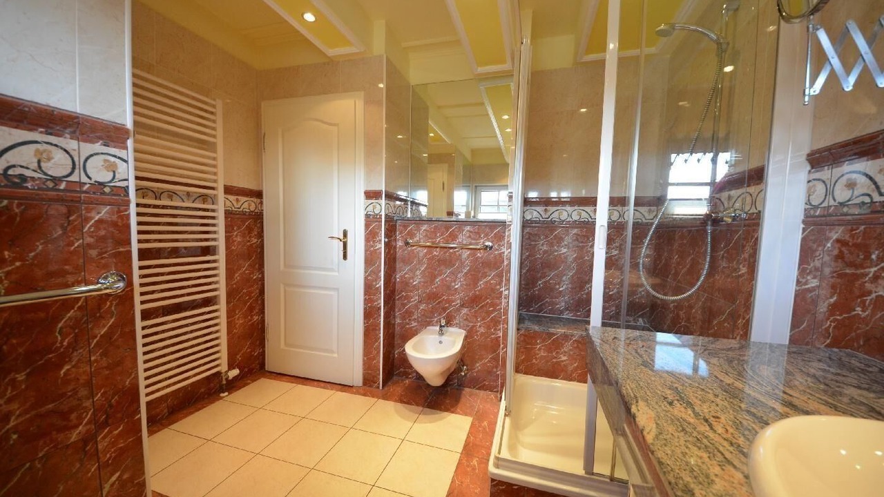 Photo of Bathroom in Gross Zicker