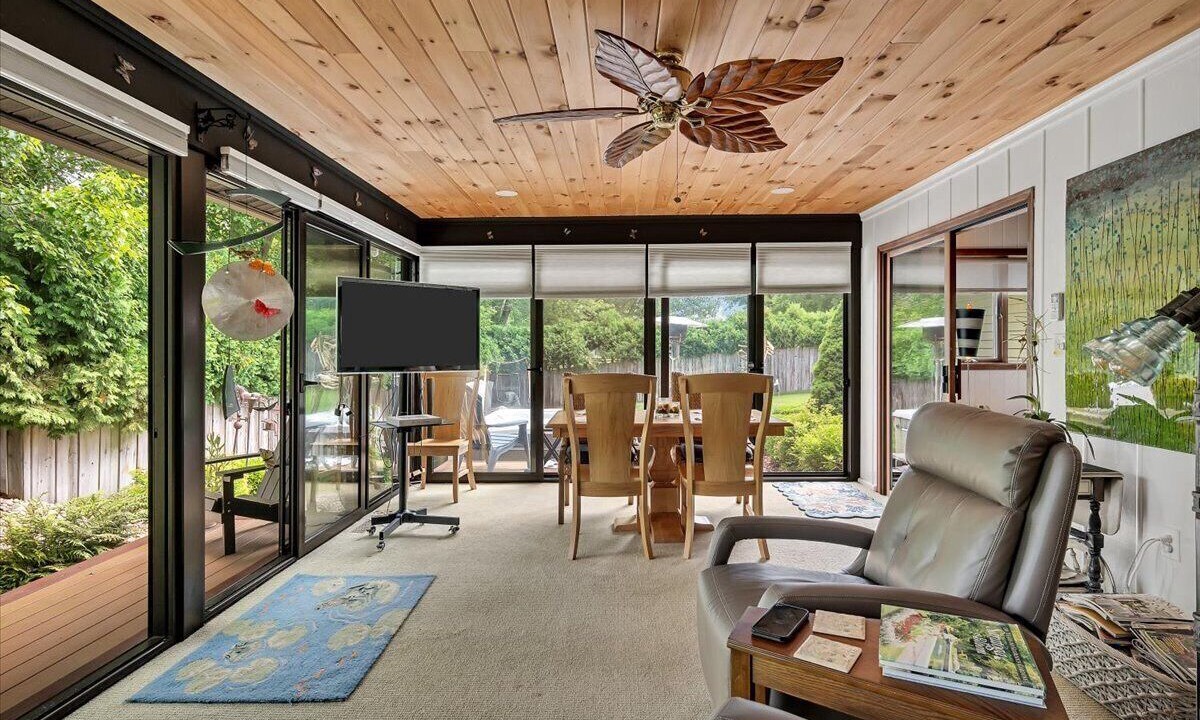 Photo of Livingroom in Saratoga Springs