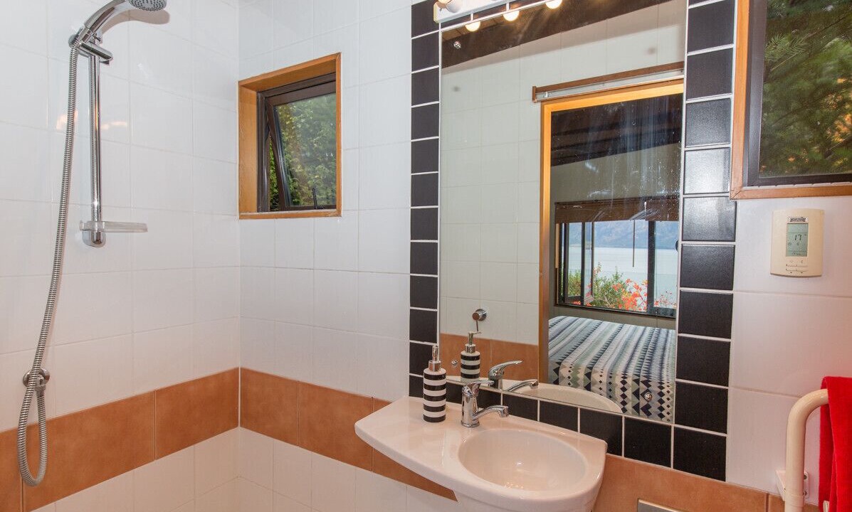 Photo of Bathroom in Sunshine Bay