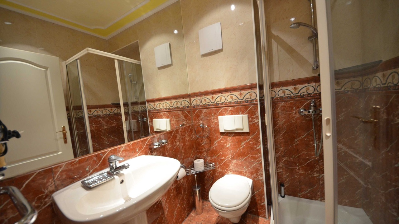 Photo of Bathroom in Gross Zicker