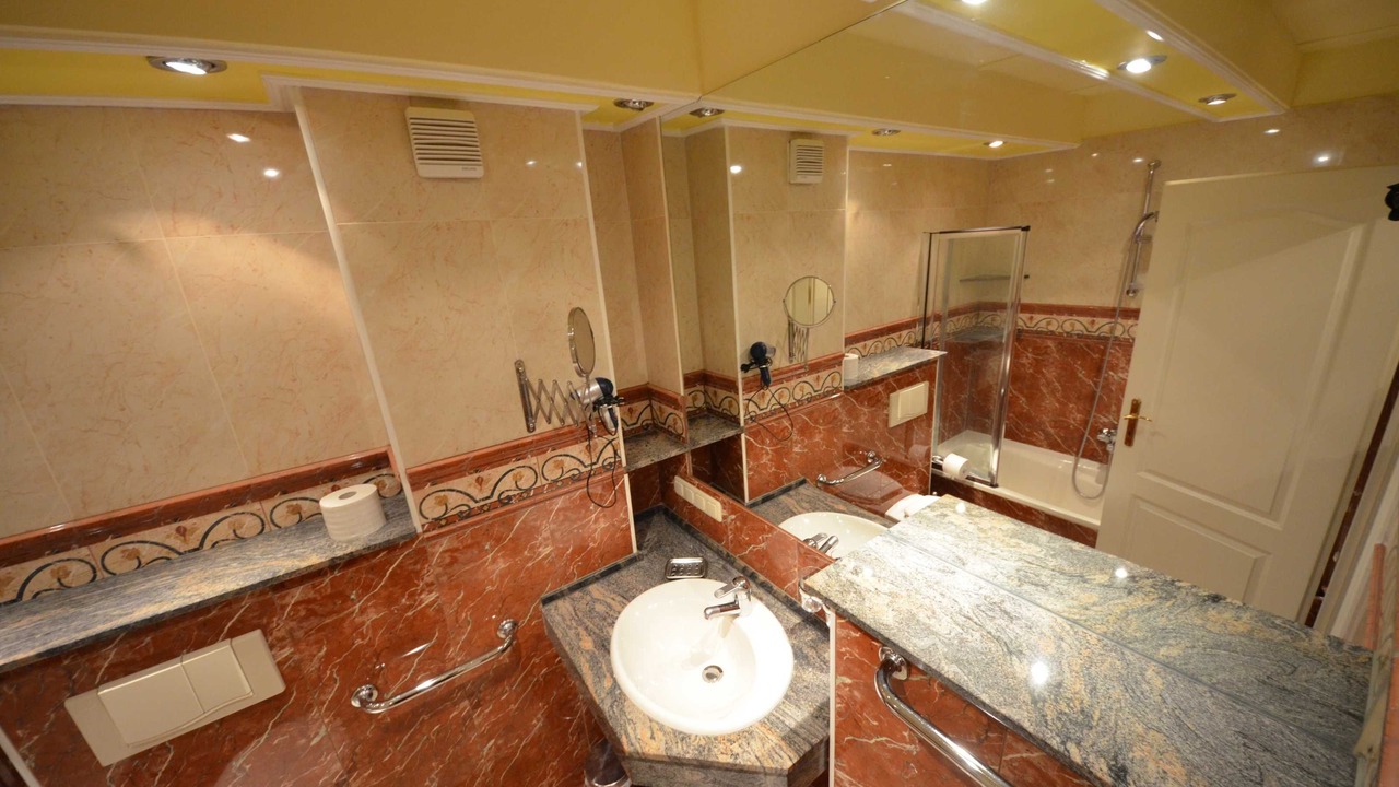 Photo of Bathroom in Gross Zicker