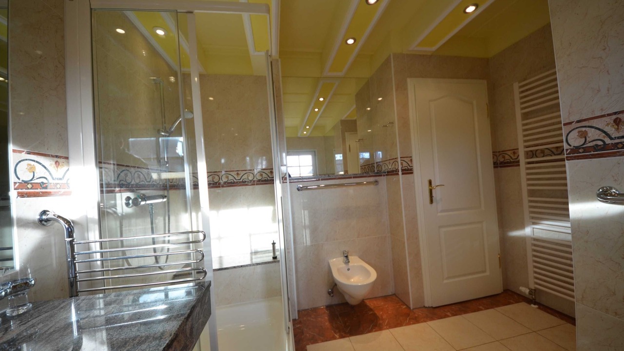 Photo of Bathroom in Gross Zicker