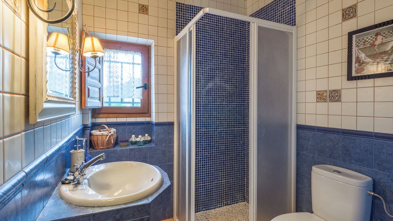 Photo of Bathroom in Tivenys