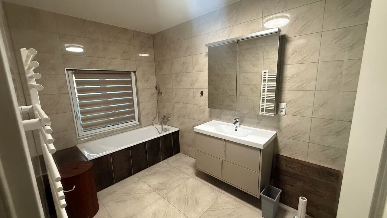 Photo of Bathroom in Buer