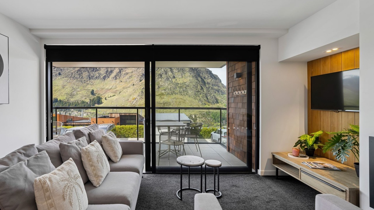 Photo of Livingroom in Arthur's Point