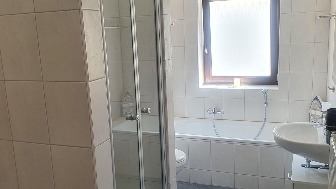 Photo of Bathroom in Russee - Hammer
