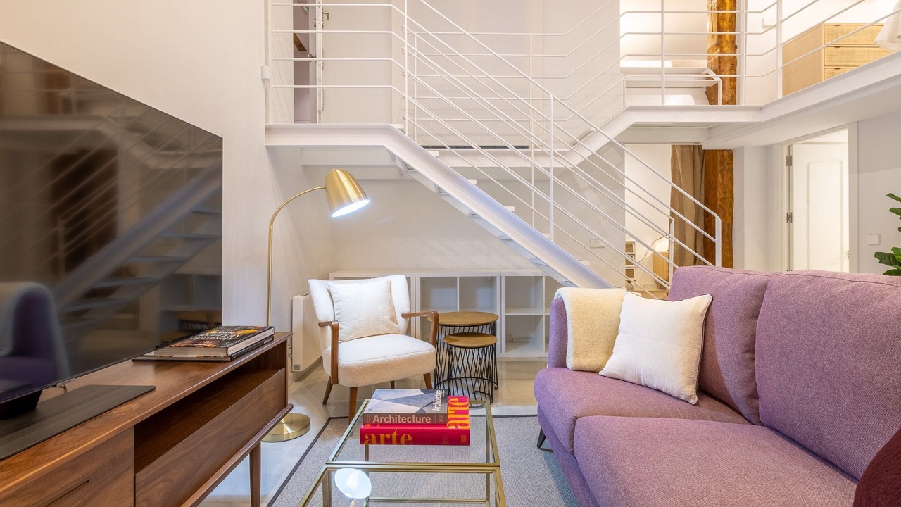 Photo of Livingroom in Golden Triangle of Art