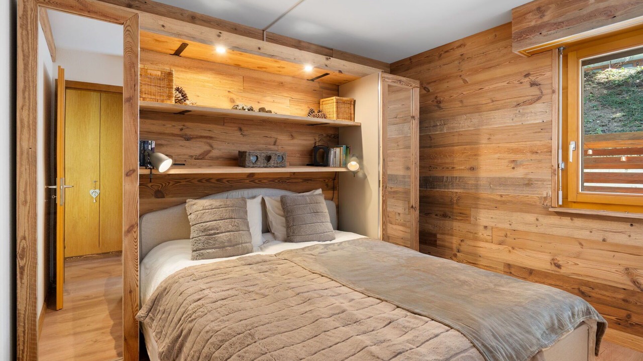 Photo of Bedroom in Lens