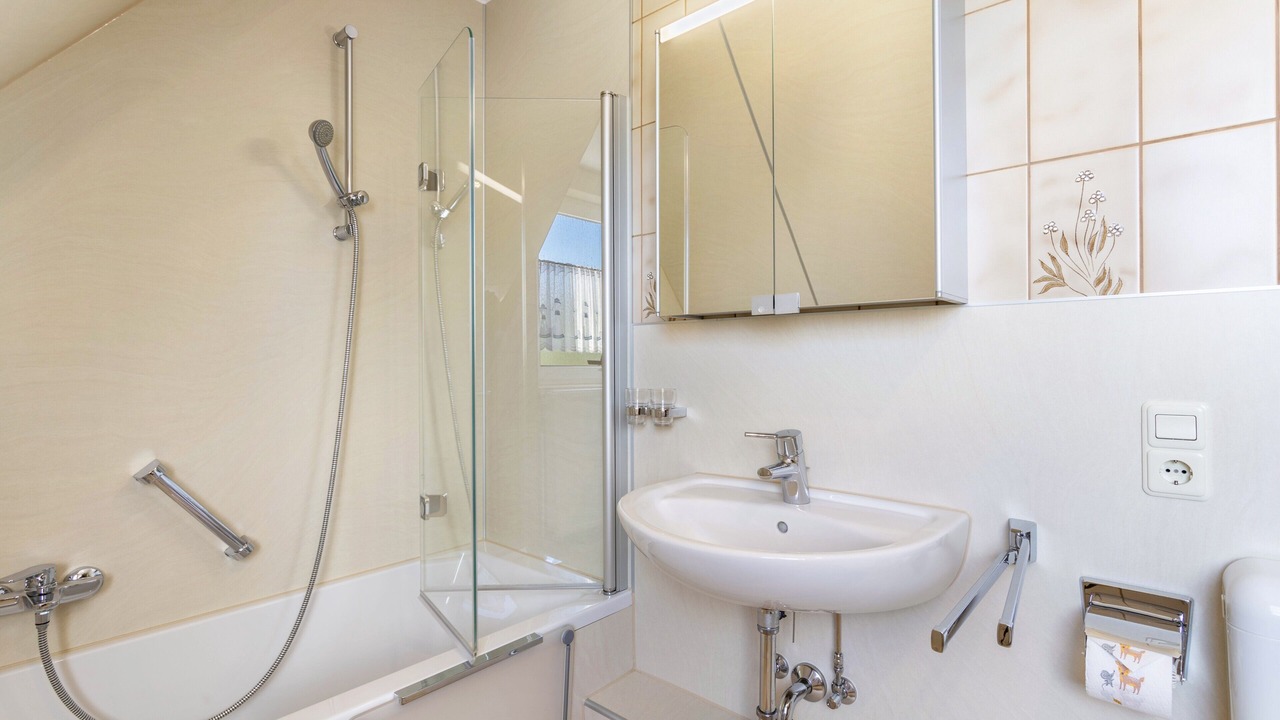 Photo of Bathroom in Moehnesee