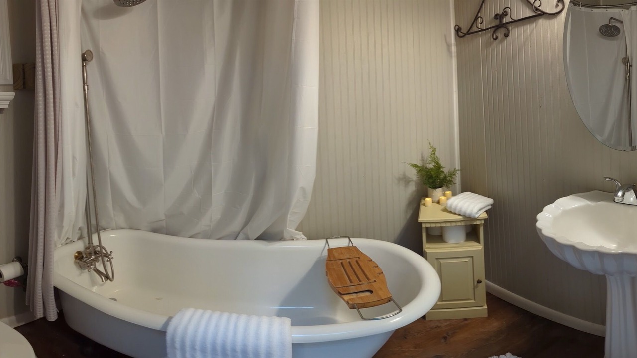 Photo of Bathroom in Laurel Ridge