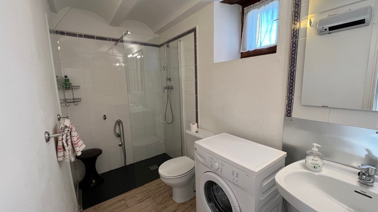 Photo of Bathroom in Banaston