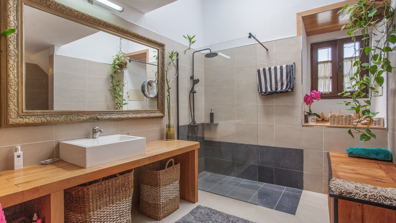 Photo of Bathroom in Tetir