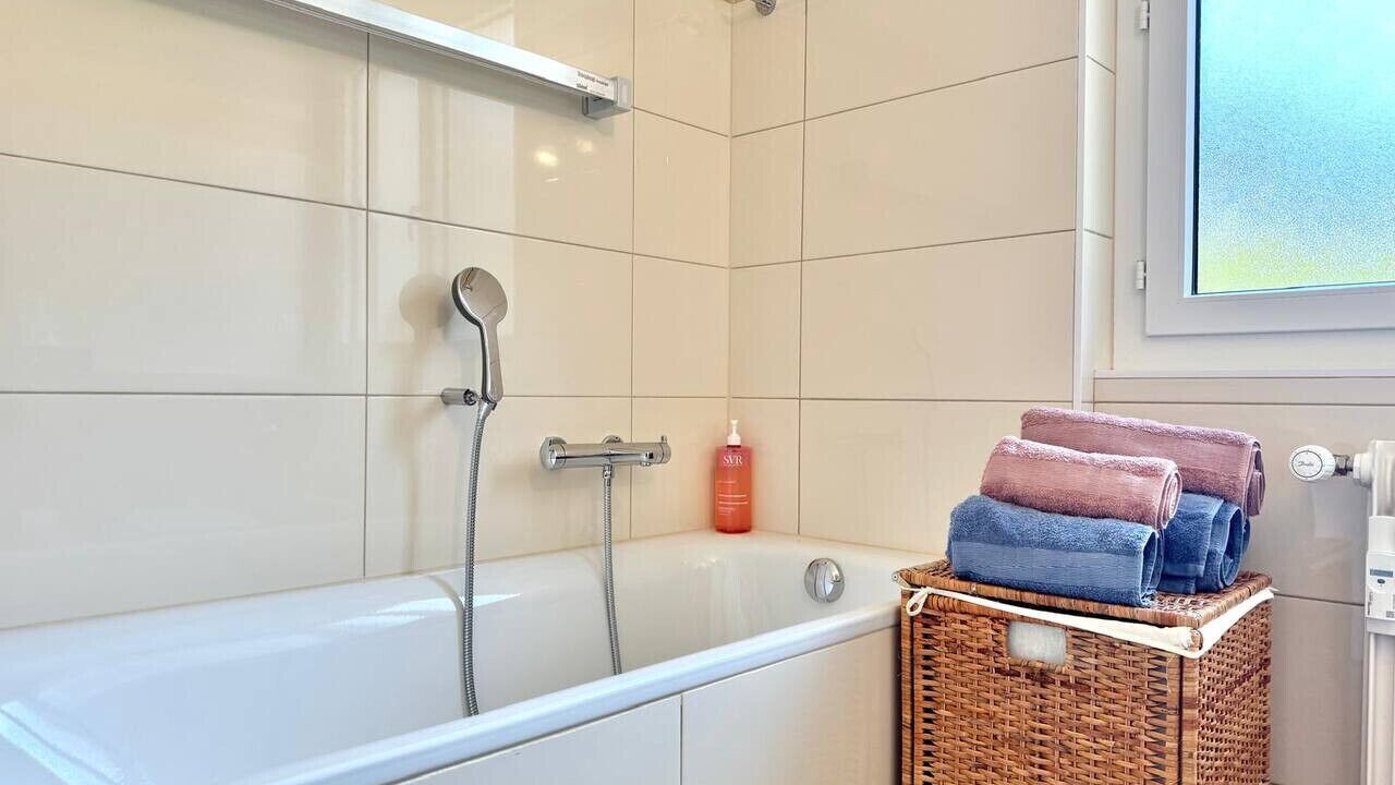 Photo of Bathroom in Lens