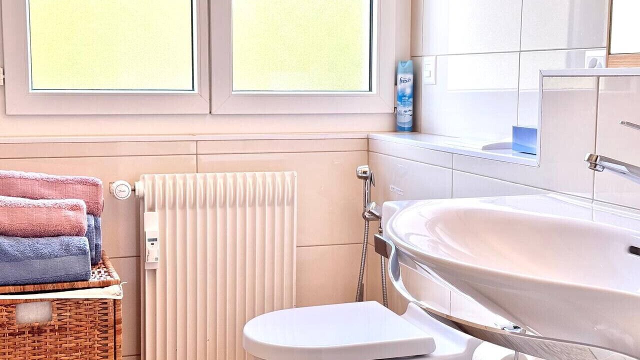 Photo of Bathroom in Lens
