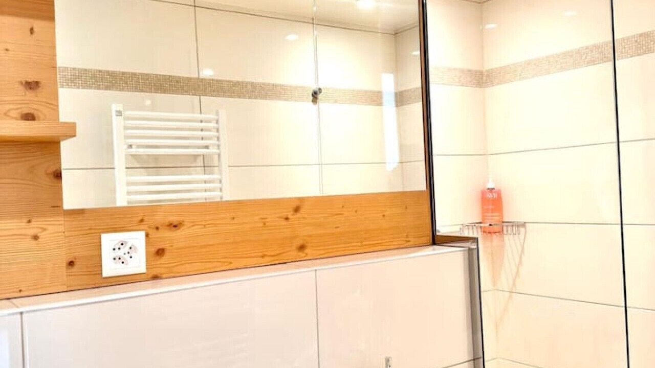 Photo of Bathroom in Lens