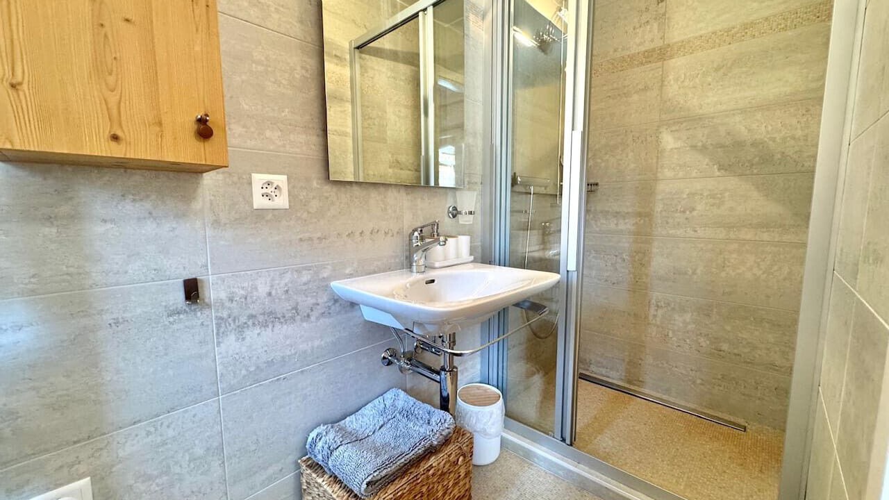 Photo of Bathroom in Lens