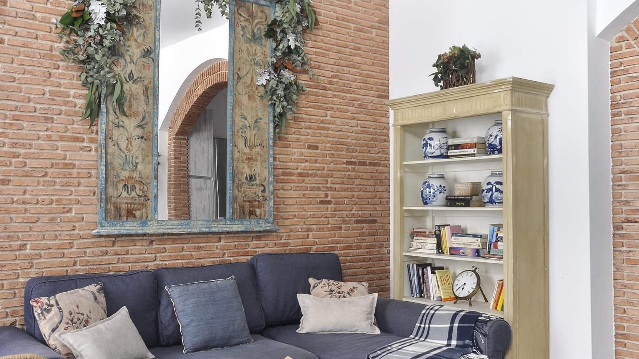 Photo of Livingroom in Golden Triangle of Art