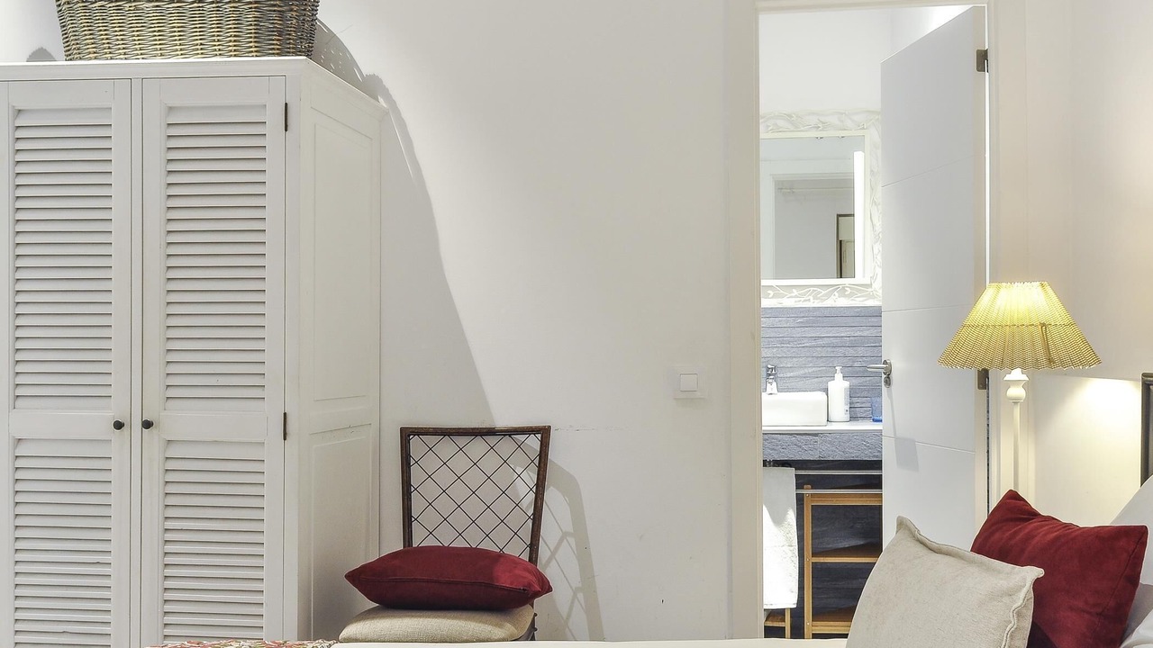 Photo of Bedroom in Golden Triangle of Art