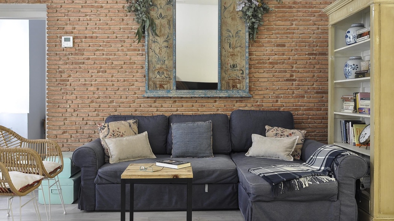 Photo of Livingroom in Golden Triangle of Art
