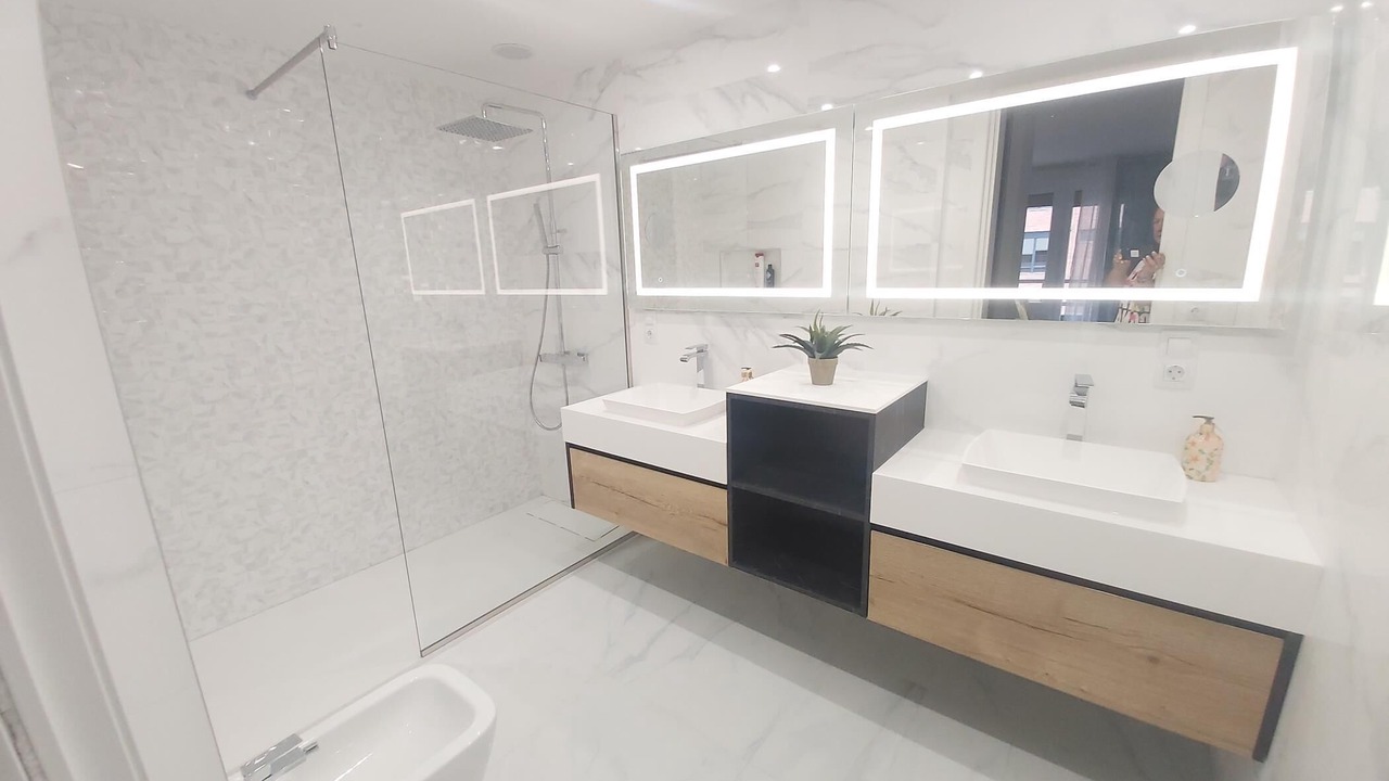 Photo of Bathroom in Logrono City Centre