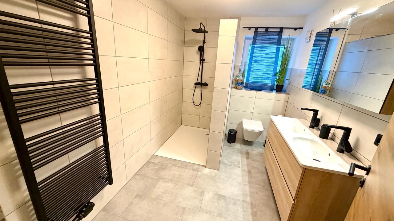 Photo of Bathroom in Regen