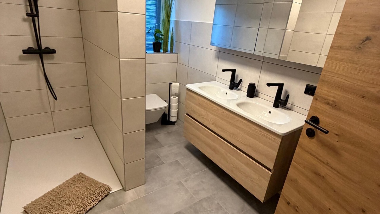 Photo of Bathroom in Regen