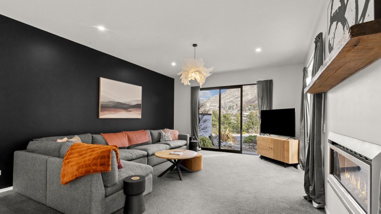Photo of Livingroom in Arthur's Point