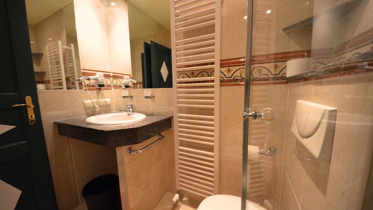 Photo of Bathroom in Gross Zicker