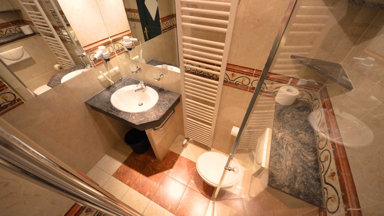 Photo of Bathroom in Gross Zicker