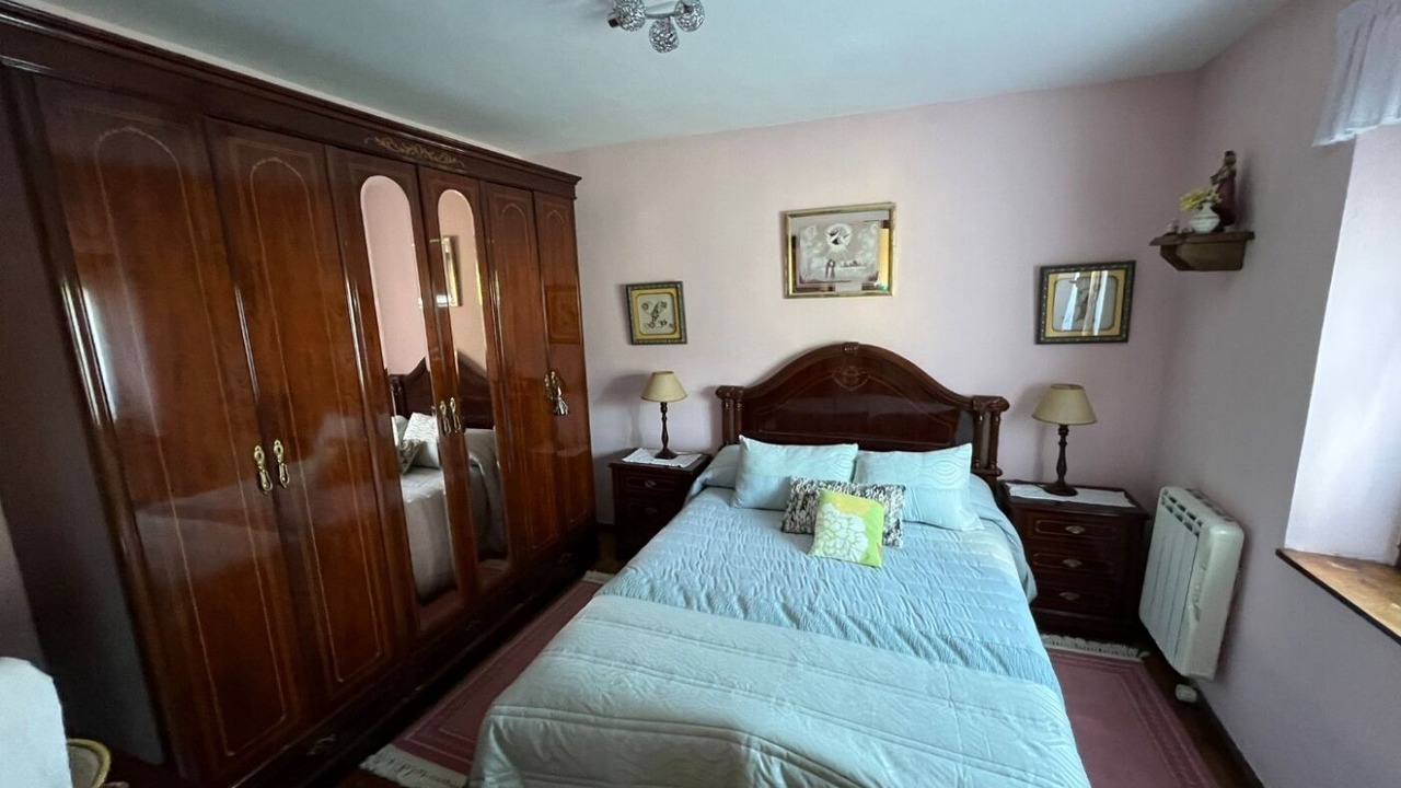 Photo of Bedroom in Poo