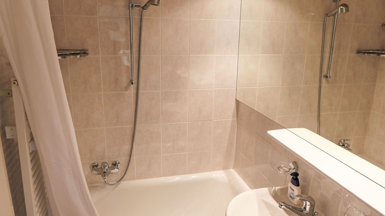 Photo of Bathroom in Lens