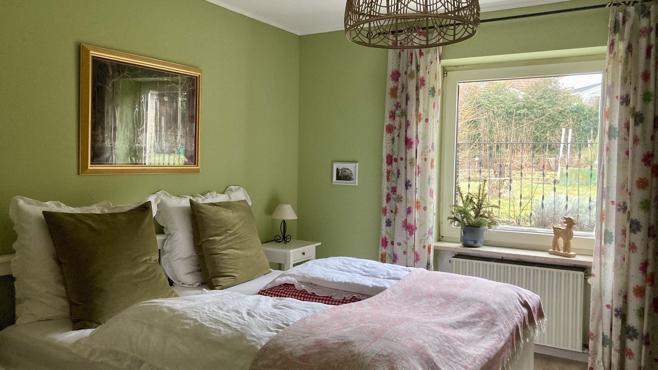 Photo of Bedroom in Roding