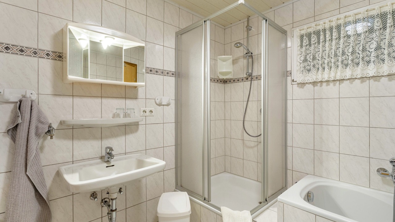 Photo of Bathroom in Saalhausen