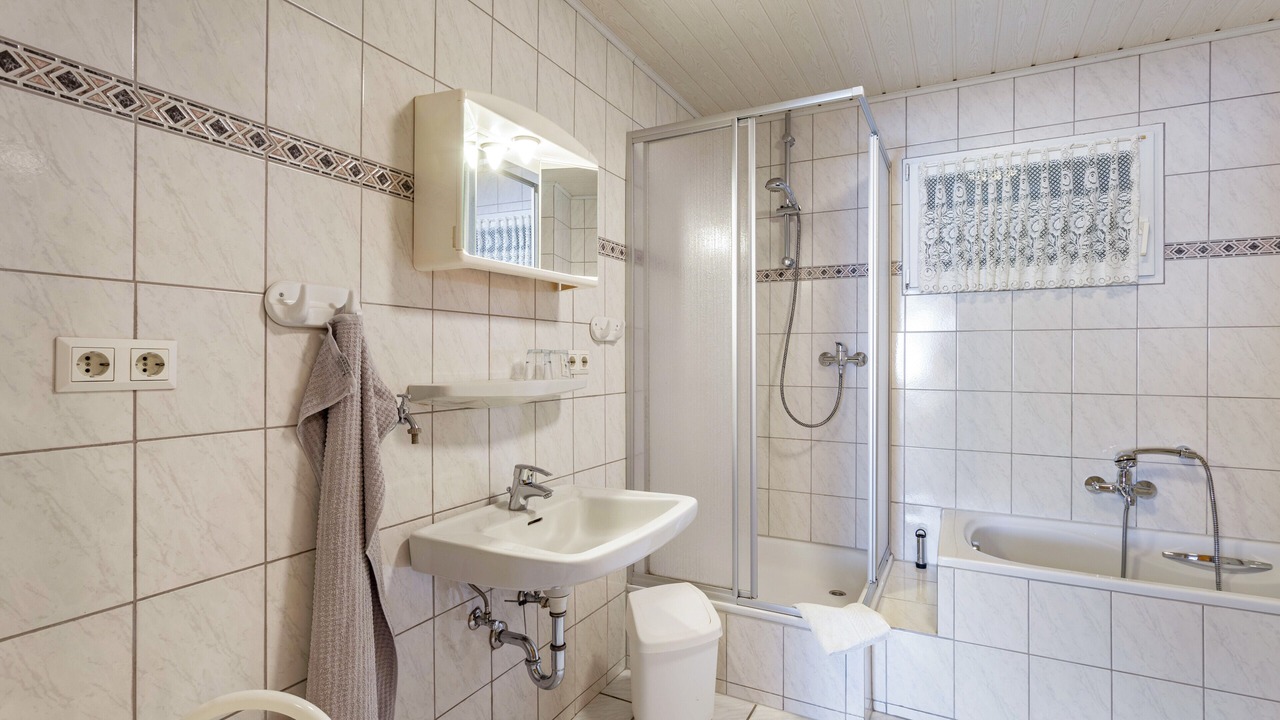 Photo of Bathroom in Saalhausen