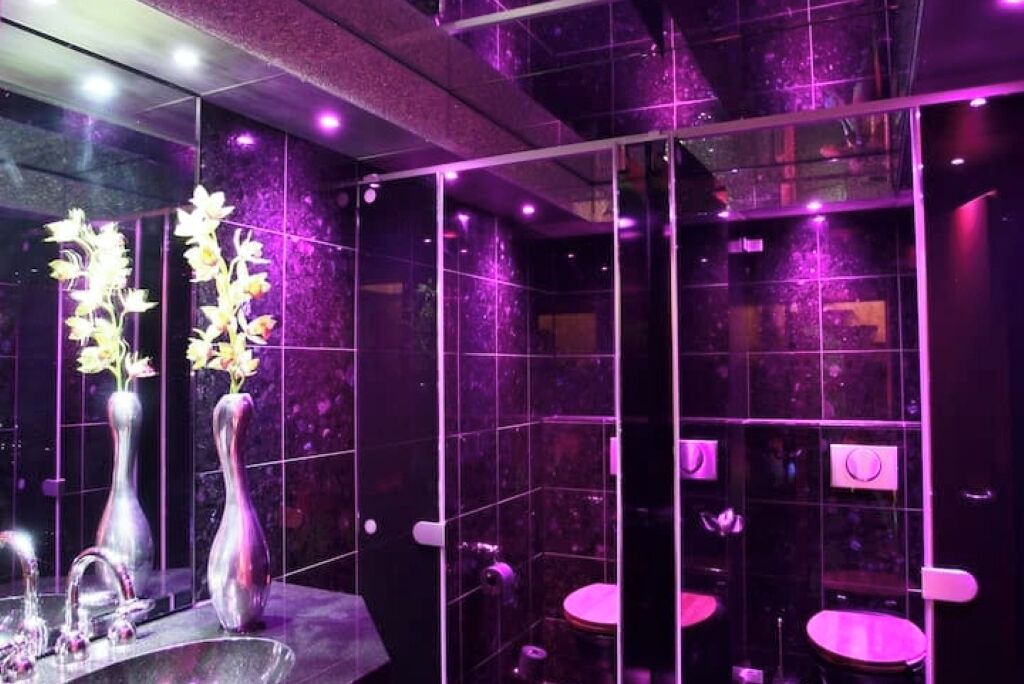 Photo of Bathroom in Rottenberg